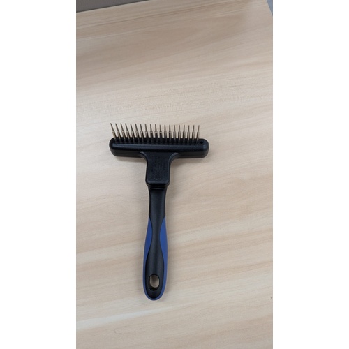 Showtech Deshedding Rake, Missing 1 pin
