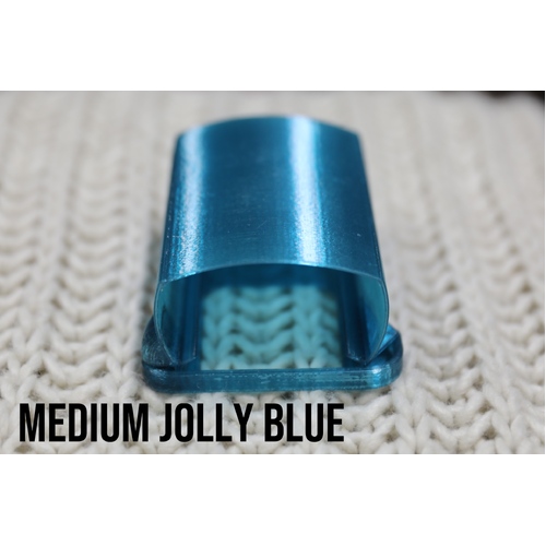 Vanity Fur Brush Cover Medium - Jolly Blue
